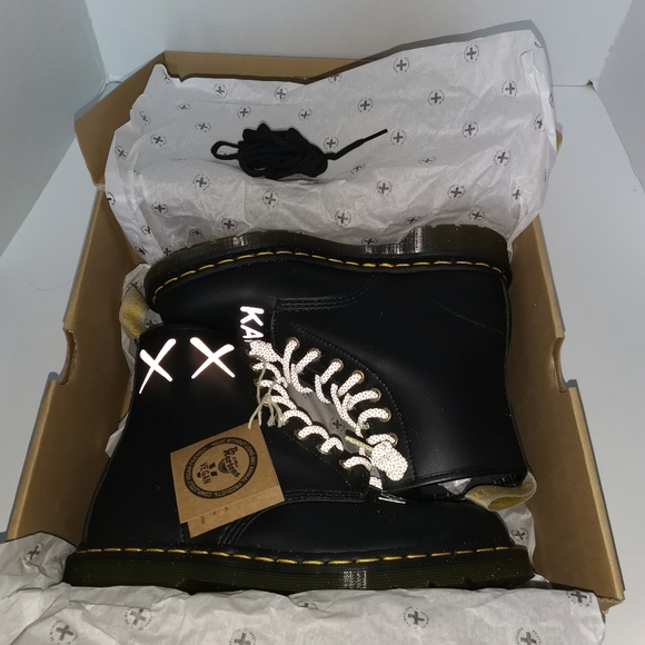 SOLD DrMARTENS - 1460 8 Eye KAWS Custom - Picture 12 of 13